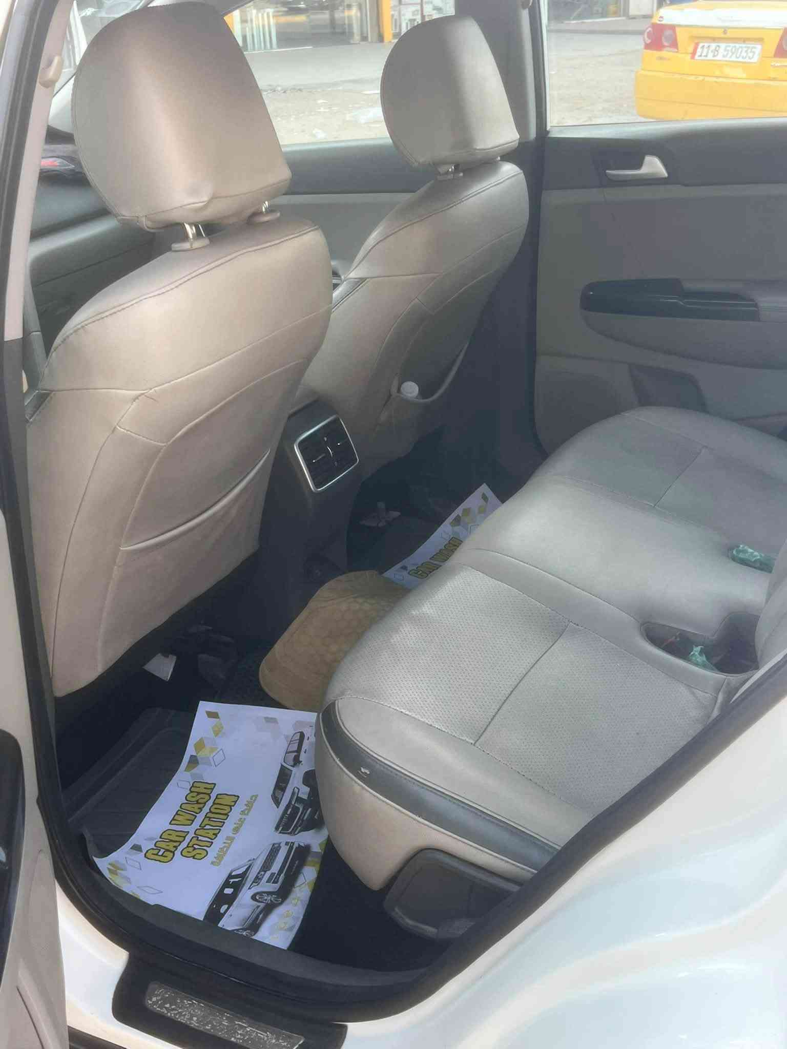 للبيع كيا سبورتج ٢٠١٧ خليجي دوش بيها طخة بالدوسة جوا الباب الخلفي والباب نفسه مفتوح مطبك وراجع نفس الباب 
بسعر ١٥٠ وبيها مجال 
مكاني بغداد الدورة 
***********
