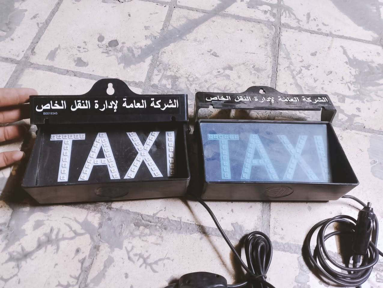 علامات تكسي للبيع جديده ممستعمله ابد   2 الوان بيهه
السعر 
الرقم ***********
