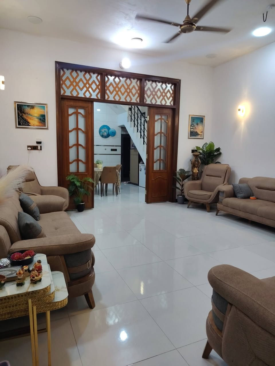 دار ١٠٠ متر طابق ونص للبيع تقاطع القدس خلف مطعم مخلد ابوالكص ظهر البيت الشارع العام ***********
