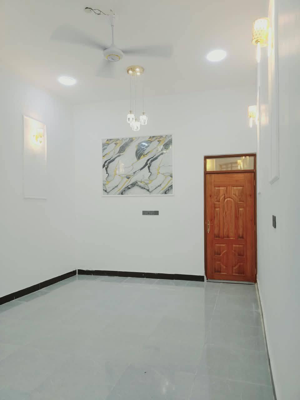 🏡 بيت للبيع – فرصة مميزة

السلام عليكم وأسعد الله أوقاتكم 🌹

يتوفر بيت للبيع بموقع مميز وخدمات متكاملة

📄 طابو ملك صرف زراعي عراقي
✅ وكالة + نسخة من الطابو + مكاتب أصولية

📐 المساحة: 140 متر²

🏠 مواصفات البيت:
▪️ غرفتا نوم
▪️ ديوان
▪️ صالة
▪️ مطبخ
▪️ صحيات داخلية وخارجية
▪️ بناء درجة أولى
▪️ جاهز للسكن ومن جميع النواحي

🌟 مميزات العقار:
✔️ منطقة هادئة ومريحة
✔️ جميع الخدمات متوفرة (ماء، كهرباء، مدارس قريبة)
✔️ شارع 10 متر تبليط
✔️ إنارة كاملة للشارع

📍 العنوان: البصرة – حمدان – قرب مركز حمدان

💰 السعر: 85 مليون دينار عراقي
🔹 قابل للتفاوض

☎️ للاستفسار:
***********
أبو مهدي
