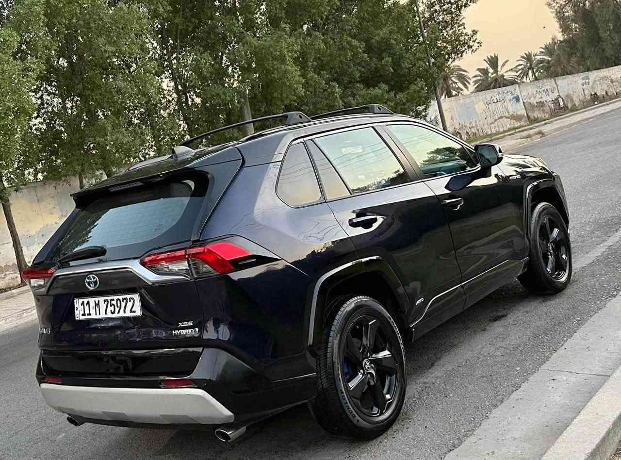 راف فور xse 2021 هايبرد
لون نيلي 
فول مواصفات السيارة 
ماشيه 41.000mi
السياره كلش نضيفه وبالواقع احلى
السياره حادثها قبق جنطه وجاملغ امامي مسرقه نصبغن
وصار بيها بالعراق جاملغ خلفي 
السعر 20.800 وبيها مجال للطيبين
مكان السياره بغداد العامريه نهاية شارع المنضمه
للاستفسار 
***********
