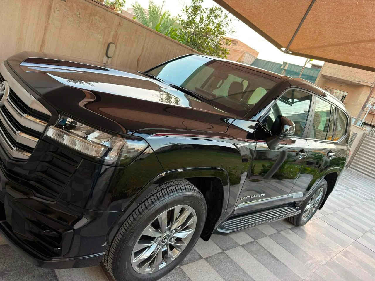 السلام عليكم للبيع فقط بدون مراوس لاند كروز 2024 GXRلمتدد بريم معروفه مواصفاتها ماشيه 14 الف مغلفه bbf ضمان 10 سنوات رقم بغداد بأسمي مكاني بغداد الدوره السعر 685 $وبيها مجال قليل مكفوله من كلشي ***********
