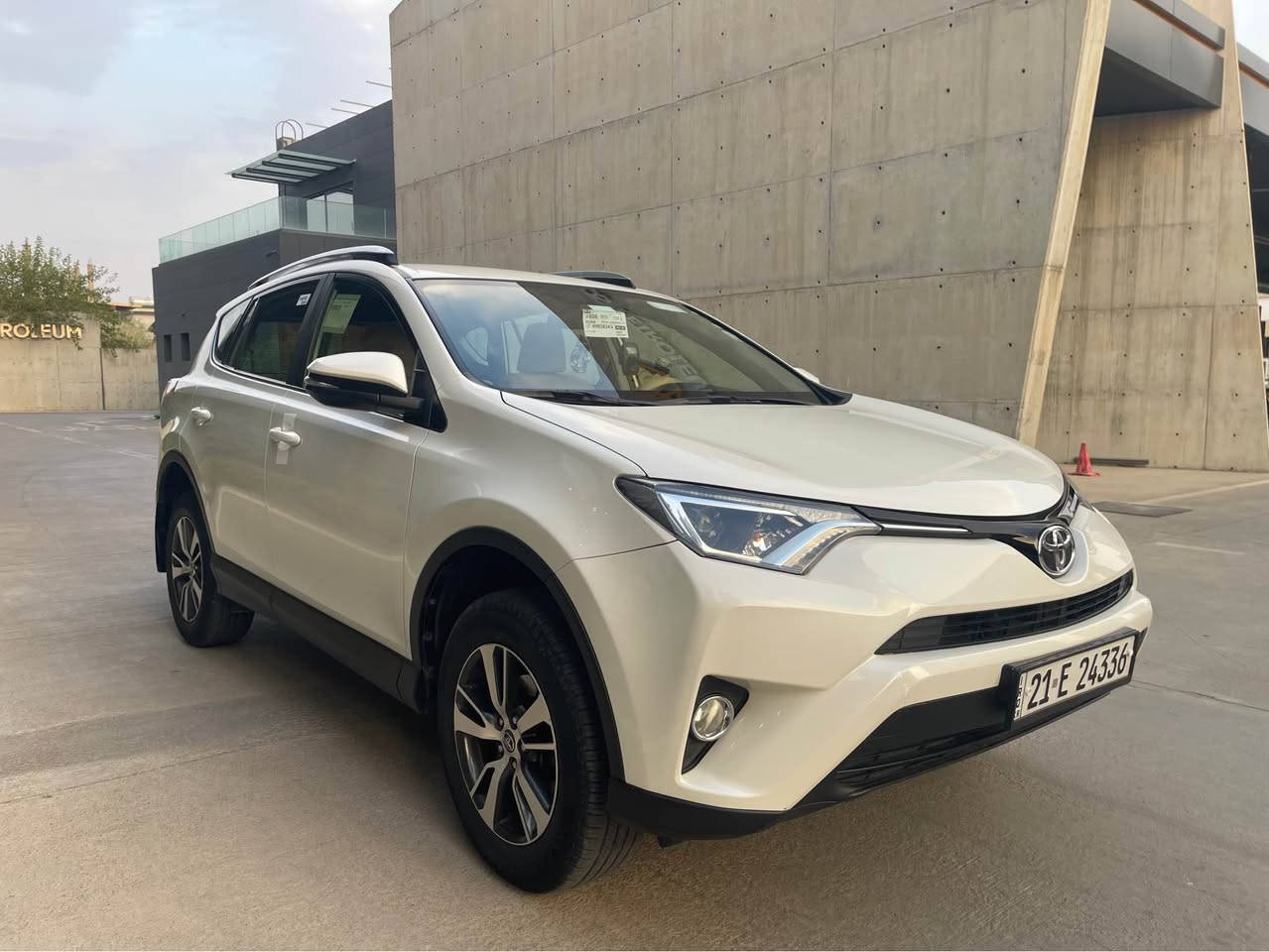 تویتا rav4 le awd  دەبڵ ئەکسل ٢٠١٨ سفری شەریکەی ساز نموونە لە جوانی ٩٢ هەزار رۆشتوە سیرفزی عامی بۆ کراوە رۆن مەکینە  هایدرۆلک  گیری شەریکە بۆ گۆراوە  کیرو مەکینەی  مەزبوتە دەستکاری نەکراوە یەک دینار مەسرفی تیدا نیە سەنەوی نوێیە بەناوی خۆمانەوە  
  بێ بۆیاخ رەسمی سۆنەری دانراوە   نرخی ١٩٣ گەلاو مەجالی کەم 
ژمارە مۆبایل *********** السليمانية, العراق
