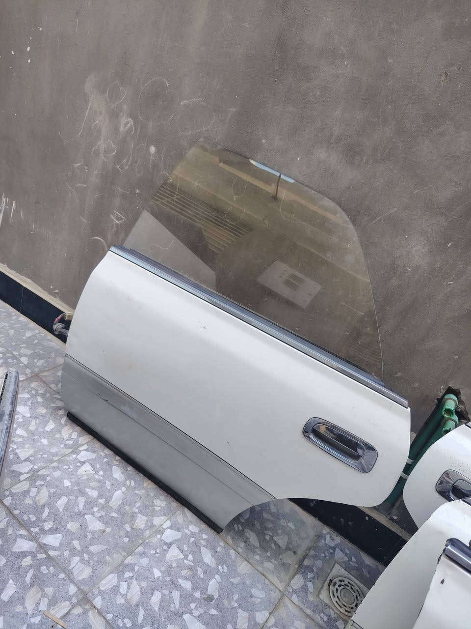 بيبان راس الثور اربعه مقفلات وبنيد وجنطه وجاملقات ثنين 
للتواصل الرقم ***********
