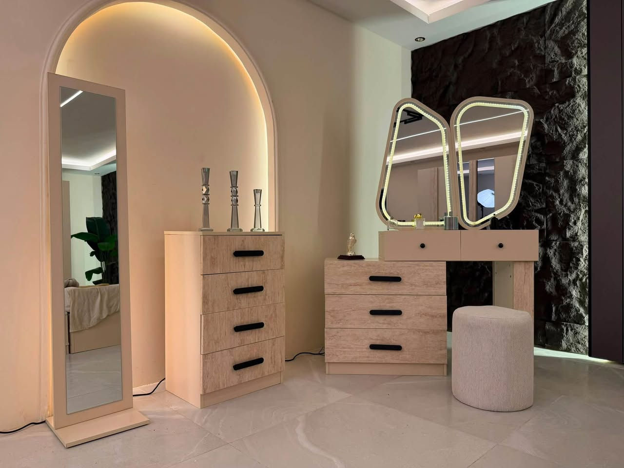 ✨ عروض وتخفيضات مميزة ✨

🛏️ موديل أرسنال المودرن

🔹 10 قطع
🔹 320 سم

المواصفات:
▪️ 1 ضهر بلوك
▪️ 2 برغي وچوي حديد
▪️ سرير مخزن جك
▪️ 5 شغل درجة أولى

💫 جودة عالية وتصميم مودرن بسعر عرض مميز

📩 راسلوا الصفحة أو تواصلوا معنا عبر الرقم:
📱 ***********
واتساب متوفر لخدمتكم 🤍
