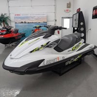 الجديد وصل 🫡  جتسكي ياماها FZS 2015  الوحيده بهذا الون ابيض بويه ابيض🙈...