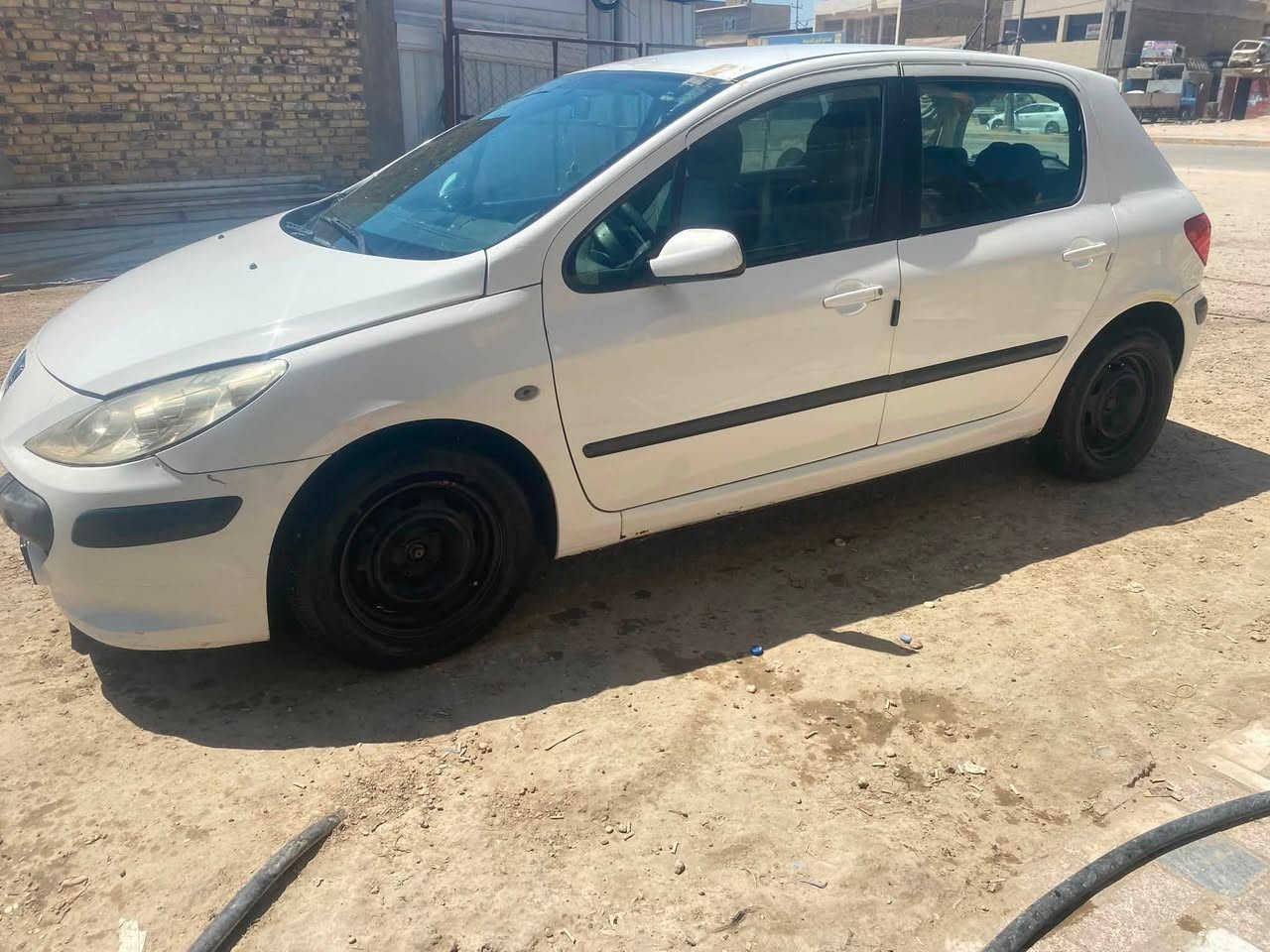 بيجو 307موديل 2006رقم بغداد مكفولة كير محرك جديد تبريد ثلج تخم تاير صدر جديد كهربائيات على وضع شركة سيارة جاهزة من كلشي سعر50وبي مجال ***********
