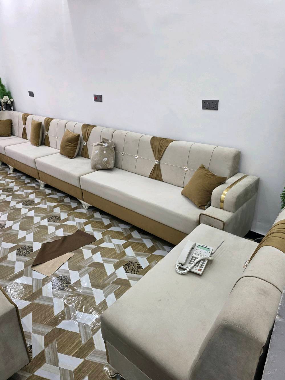 قنفات 11 متر مستعمل اخو الجديد 
العنوان البصرة التنومه *********** السعر 750 الف