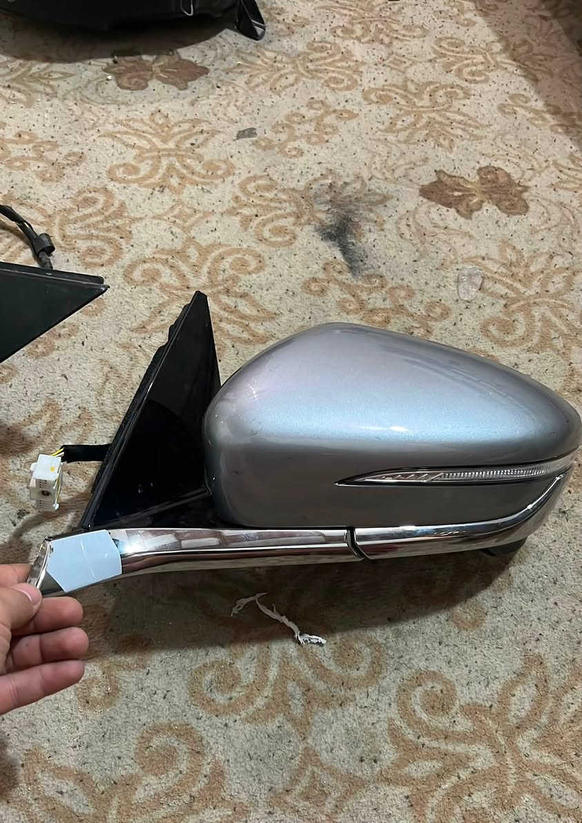 مرايات جانبيه صوب السايق ازيرا اصلي  تفصيخ زيروو من موديل 17 الى 20  /***********
