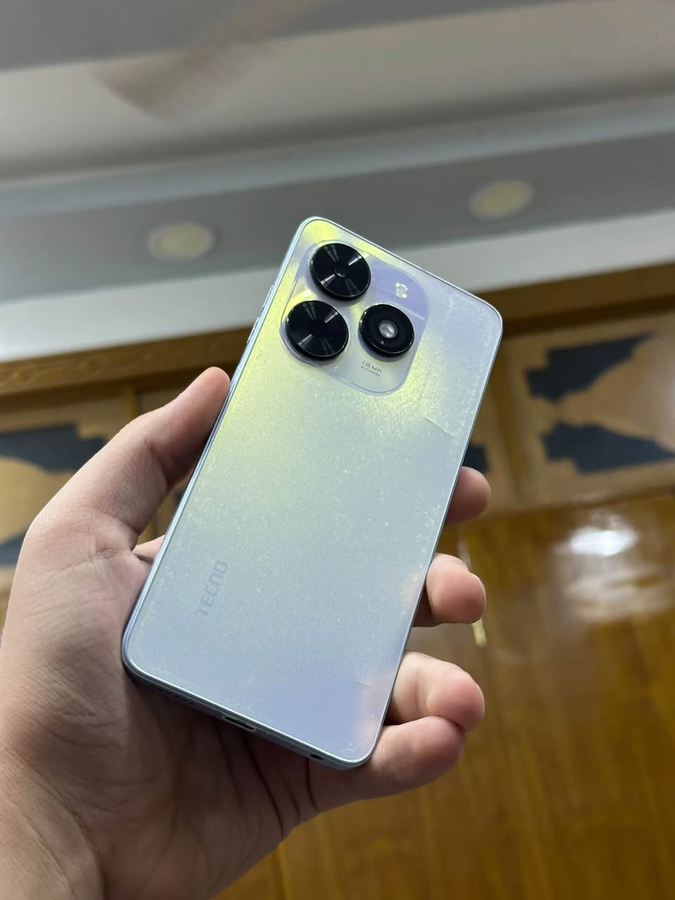 تكنو SPARK GO 2024
ذاكره 128 
دبل سيم كارت
لون متقلب
مكفول من الفتح ونضيف 
كلشي شغال بي 
بصمه- كاميرات - اتصال - وايفاي 
فقط الشاشه بيه شخوط مال استخدام هم متبين كلش
سعره 80 
مكاني نجف 
***********
