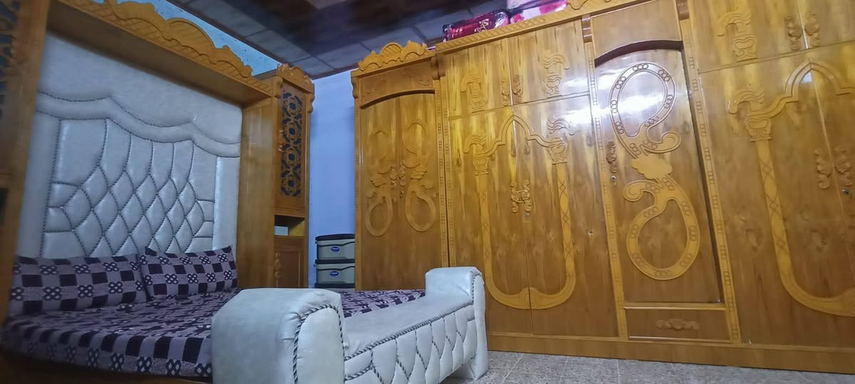 للبيع غرفة نوم اخت الجديدة سعرها 900 وبيها مجال للشراي تواصل ***********

