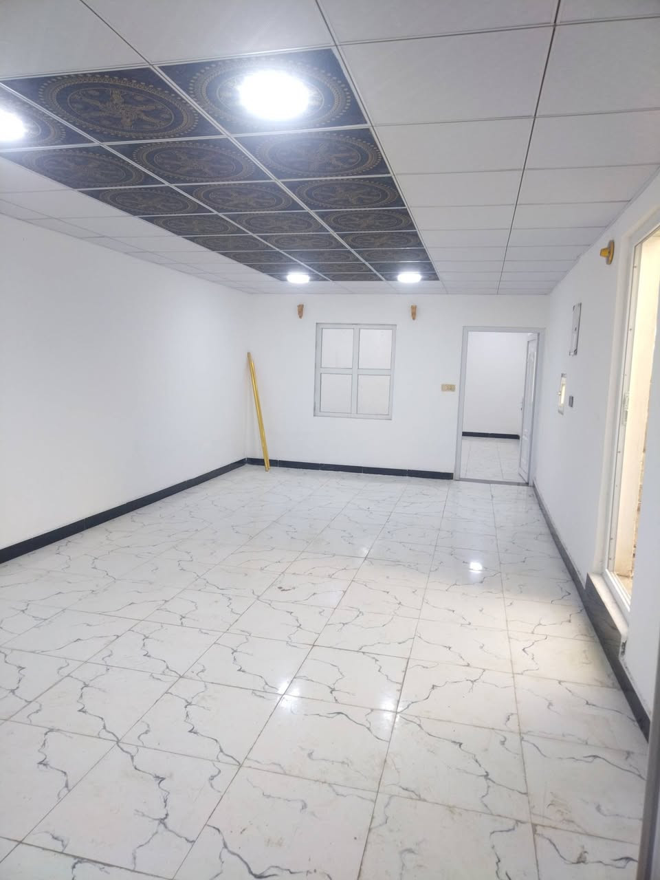 هيت الحي العسكري • طابق ثاني • درج معزول