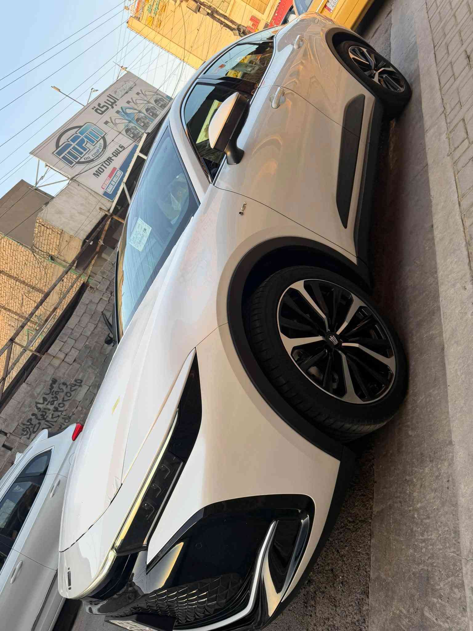 السلام عليكم 
كراون موديل 2026 شركة عبد اللطيف جميل خليجي محرك 2500 هايربد بانزين السيارة اخت الزيرو مكفولة كفالة عامة وعلى وضعية الشركة والسيارة رقم بغداد وبأسمي 
مواصفات السيارة:
بصمة،كراسي كهرباء الخلفية والأمامية،تدفئة تبريد الخلفية والأمامية+برده خلفيه،دمام،أربع كامرات،كشنات خزن مومري،أربع بصمات ،فتحة سقف بنوراما،شاحن واير ليس،سايد بريك كهرباء،فول واحد على واحد فئة البروميوم.
والمكان السيدية 
والسعر 58500 مليون دينار عراقي 
وهذا رقمي***********
