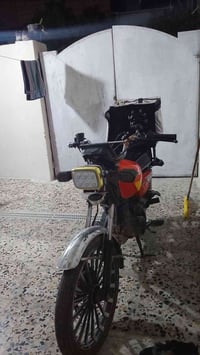 دراجة ايراني 25 مكينة 200cc نضيفة بيه نواقص بسيطة سعرها 650 بيه مجال ا...