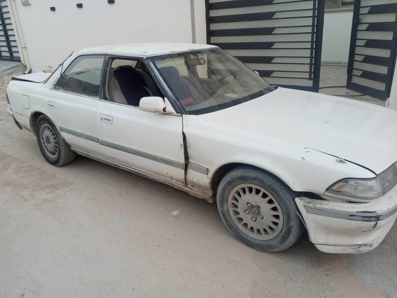 سلام عليكم سياره مارك رقم لبيع سياره مكينته تعبانه بس شغاله وماشيه سعرها 18 وبيه مجال قليل *********** البصرة, العراق
