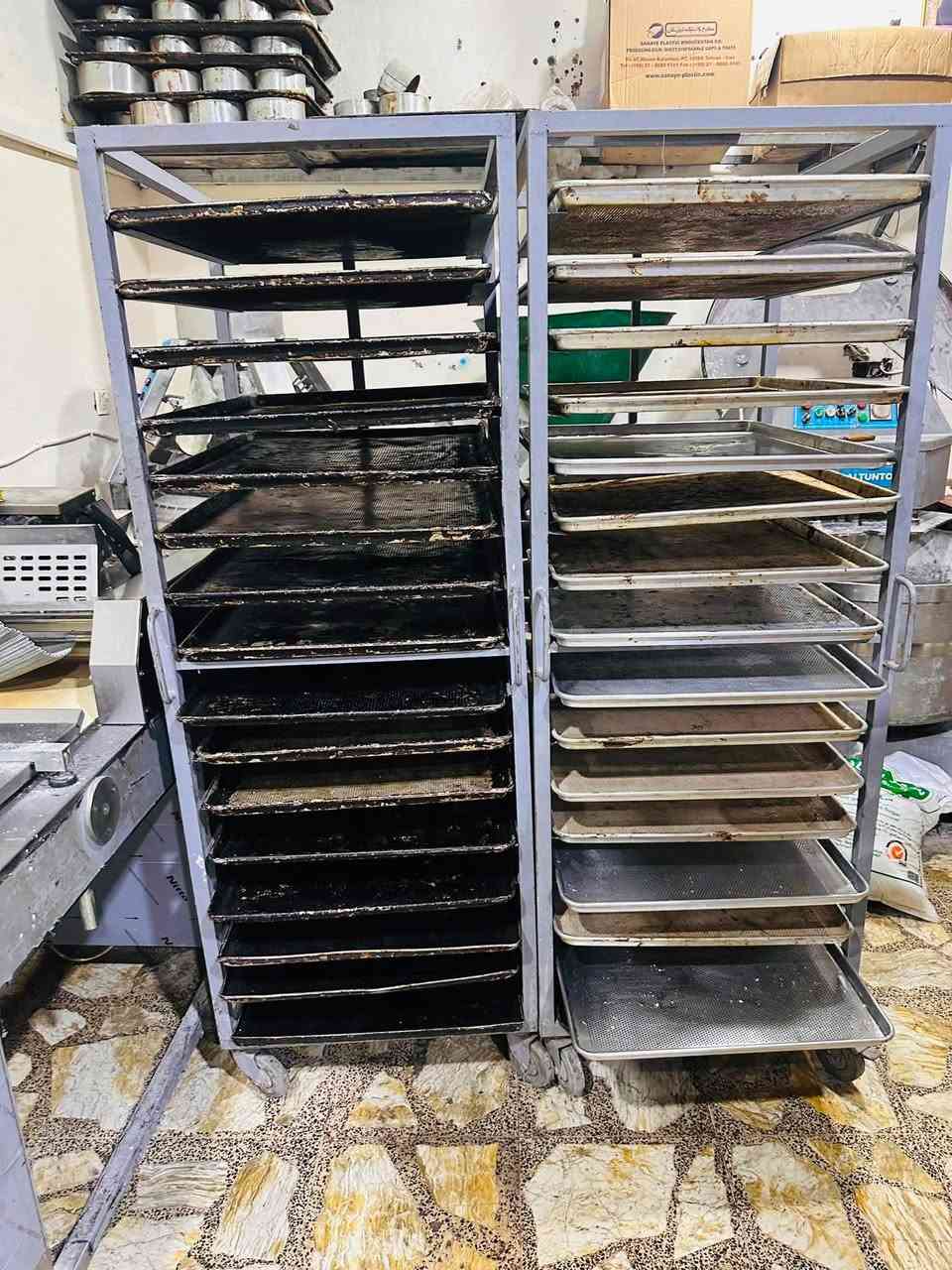 سلام عليكم شباب عندي فرن 3طوابق نظافه 90‎%‎وخلاط 40لتر تركي وعرباين وحدة جديدة وحدةمستعمله هن وطاولياتهن وخلاط اكنتوب محول انفينتر العنوان بغداد لاستفسار***********
***********
