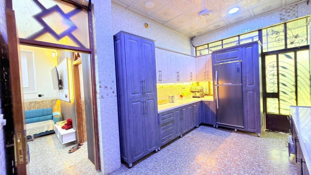 بيت للبيع 150 متر طابقين بناء درجة اولى في العسكري مقابل مدرسة المنار على شارع 15 ✅
༺༻༺༻༺༻

#طابــــــــــــو صــــــرف 

༺༻༺༻༺༻

اساس رفـــــــت

بناء طابــــــــوق 

سقف صب للطابقين 

ارضيـــــــة كاشي اربيل الدرجة الاولى 

༺༻༺༻༺༻

الطابق الاول 

غرفة نوم 

استقبال صالة 

مطبخ حار وبارد 

مجمع حمام وصحيات داخلي وخارجي 

نقوش وديكورات مغربية 

كراج سيارة 

༺༻༺༻༺༻

الطابق الثاني 

3 غرف نوم 

صالة مجمع حمامات وصحيات 

ارضية بورسلين 

السقف اشتايكر 

درج صب للطابق الثاني 

༺༻༺༻༺༻

البيت نظيف جداً وجاهز للسكن بدون نقص 

༺༻༺༻༺༻

السعر 125 ***********
