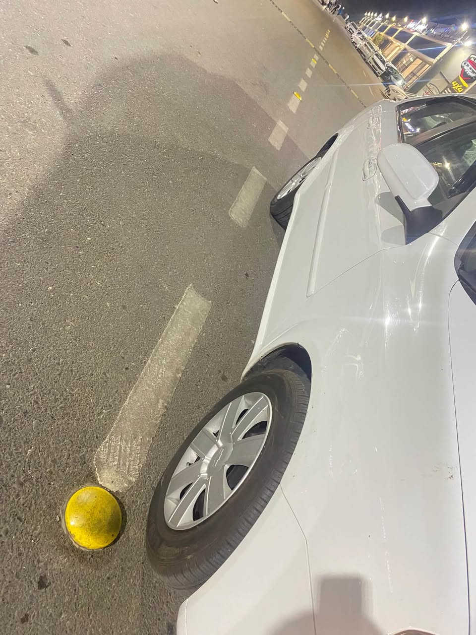 شوفليت اوبترا للبيع
الضرر: داير خلفي وداير امامي صبغ سيارة حلوة ونظيفة 
المحرك: شرط👍 حيل نظيف كير شرط 
تبريد ثلج ❄️ تدفئة شغالة 
طخم جديد 🆕 هزة جديدة
رقم جديد. للاستفسار اكثر الاتصال على الرقم ***********.

نص مكتوب في الصور:
- السبت
