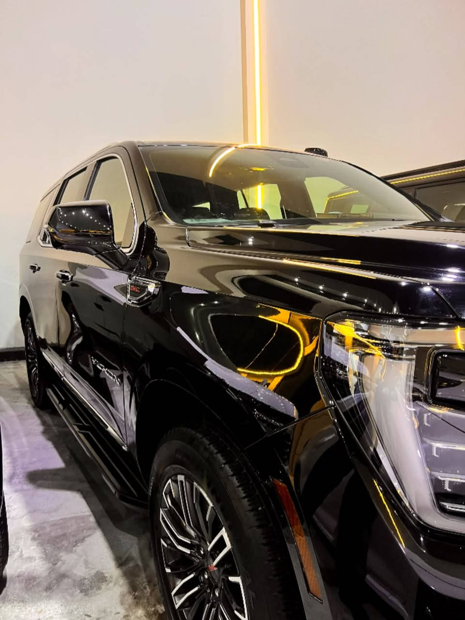 GMS YUKON ELEVAlON 2025 وكالة
ppfالمنصور بعدها بلضمان ومغلفه

*مكفولة كفالة عامة عدا ملاحضتين موضحه في الصور
الباقي مكفول وها السيارة ما بيها ولا قطعة دبل كود
 
مواصفاتها 
رادارت امامي و خلفي وجانبي 
5 كامرات 
شاشة كبيرة
بصمة
دخول ذكي وتشغيل ذكي
عدادات ديجيتل
داخل جلد ابيض 
كراسي كهرباء 
جنطة كهرباء
كير تعليك
مري شفط
ثلاجة وسطية
شاحن وايرلس
وبيها بعد هواي مواصفات
مكاني بغداد المعارض

بيع ومراوس وشراء

***********
