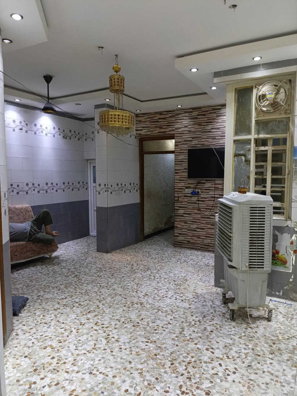 150 متر نزال 25 للبيع البلديات حي الظباط خلف شارع 20
5 غرف نوم بناء 2020,,,,,,,,,***********
