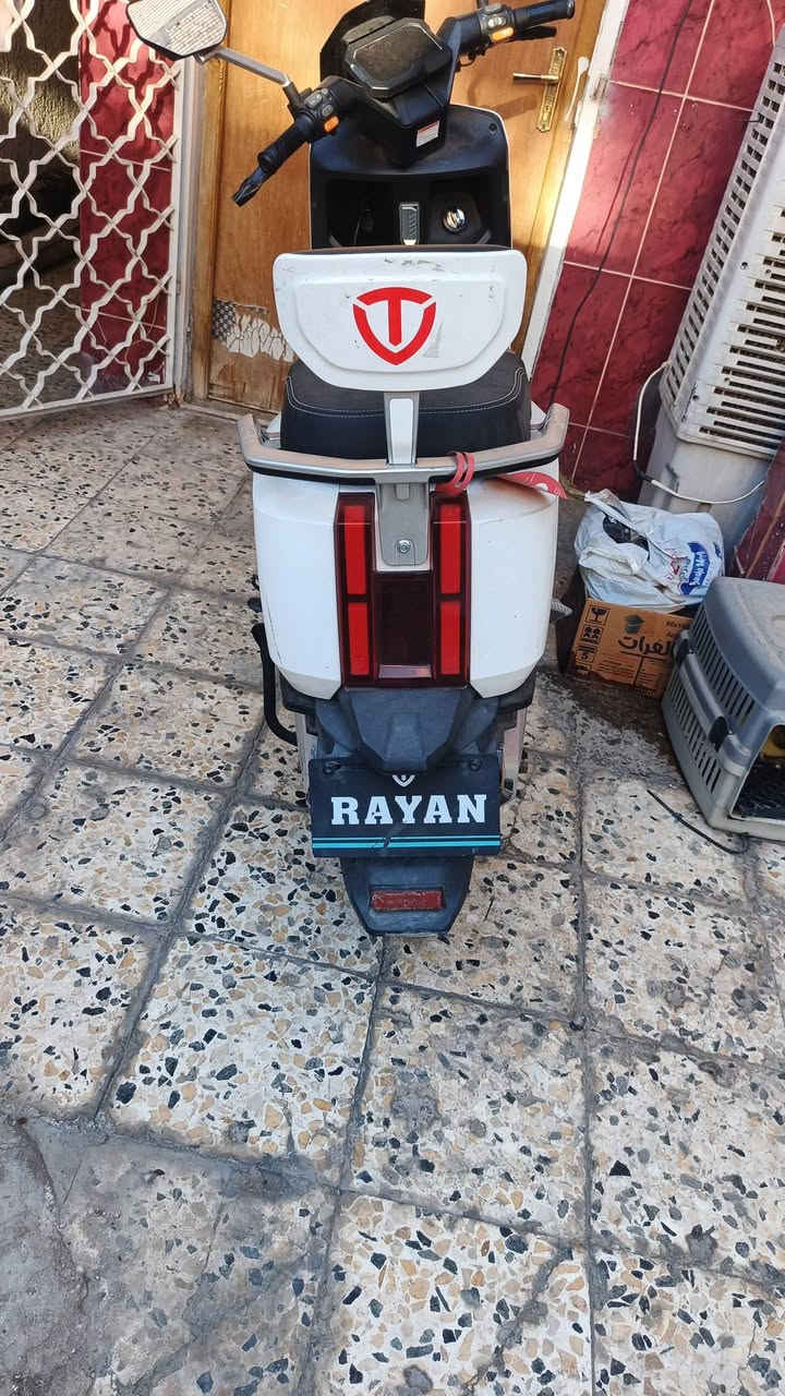 دراجه شحن لبيع
نظيفه خاليه من الشخوط ولكسر 
بطاريه بحاله جيده 
مسطره ٦ ماشيه ٣٠٠٠ تقريبا وياه 2بصمه 
السعر مليون 
مكاني الحرية دور نواب ضباط /بغداد 
***********
