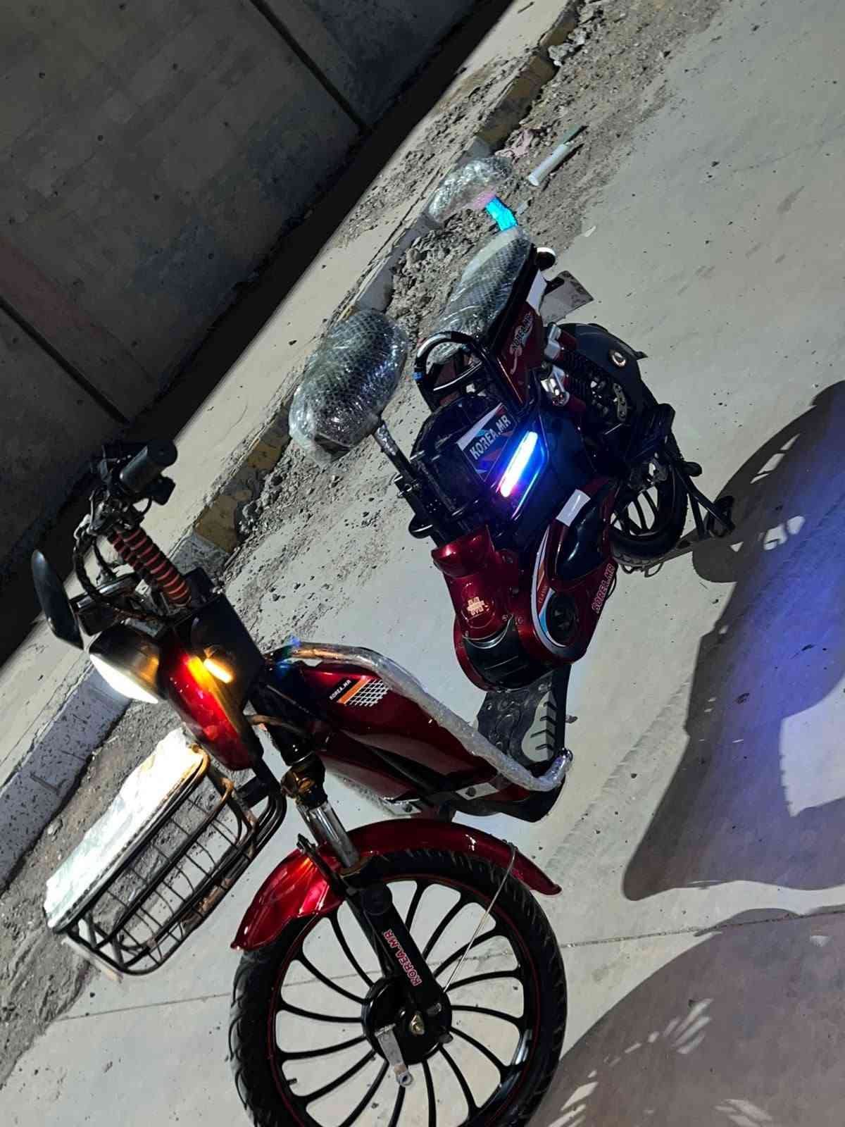 السلام عليكم بيسكل 🚲للبيع موديل 2024بيسكل جديد جديد بمعنه الكلمه 💯💯تيرات ثنين جوبلس جديد شاحنه جديد 5بطريات جديد حجم 20🔥دبل اشاره ➡️⬅️يمين يسار رباعي ملف 1500💯♀️شراي اتصل ***********سعر 275او بي مجال للشراي 💯🚲مكاني كركوك
