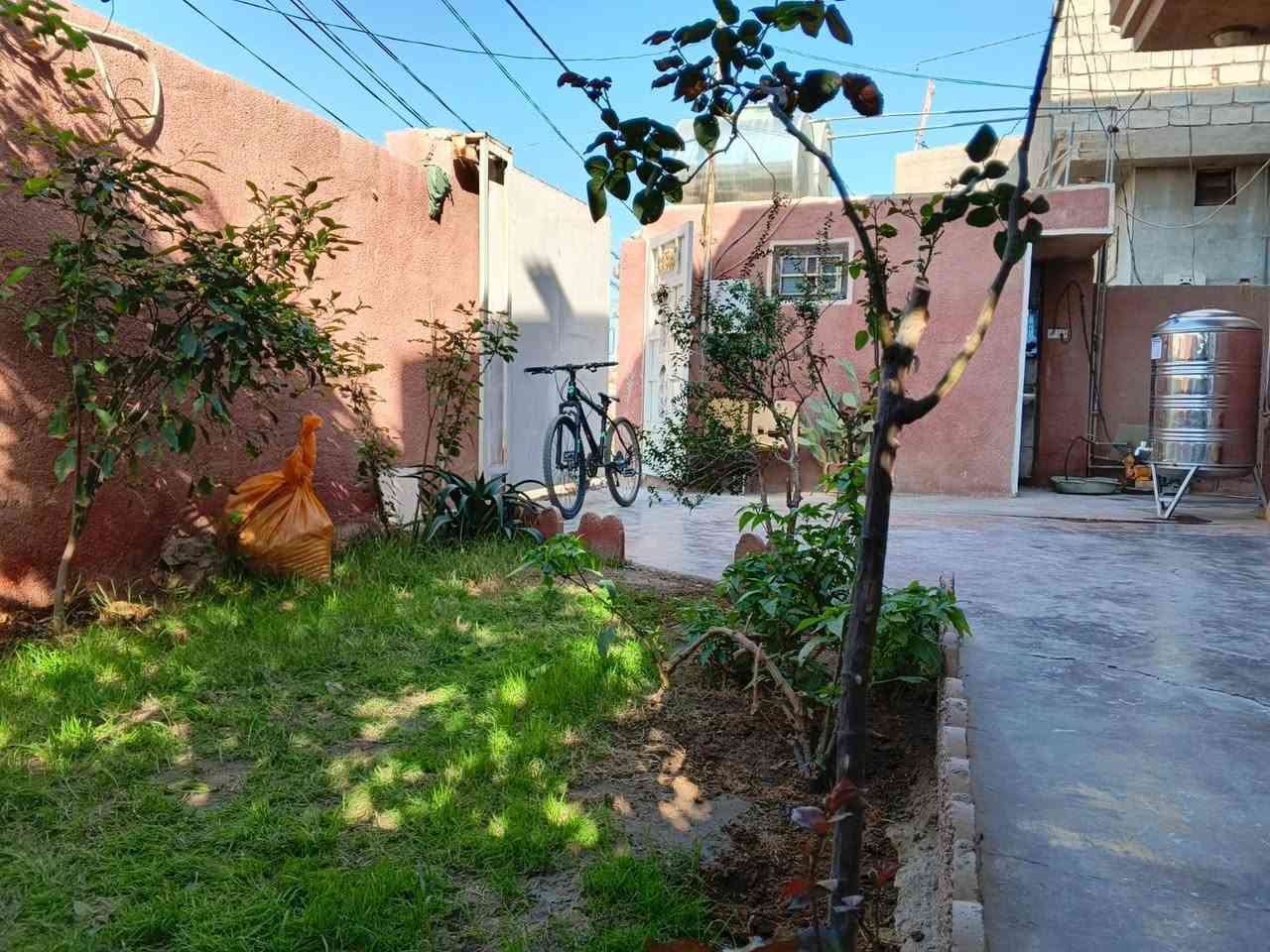 للبيع • حي الحسين دباسة • طابقين