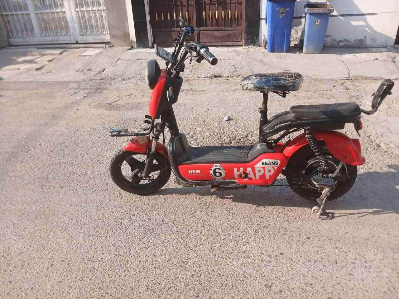 سلام عليكم دراجه شحن R6 بصمة للبيع بطاريات جديدة سرعه 48 استخدام قليل كهربائيات سليمة شاحنة جديدة فقط كشن مشكك كما مبين في الصورة السعر 130 بيهة مجال قليل مكاني بغداد تواصل واتساب وأتصال (***********)
