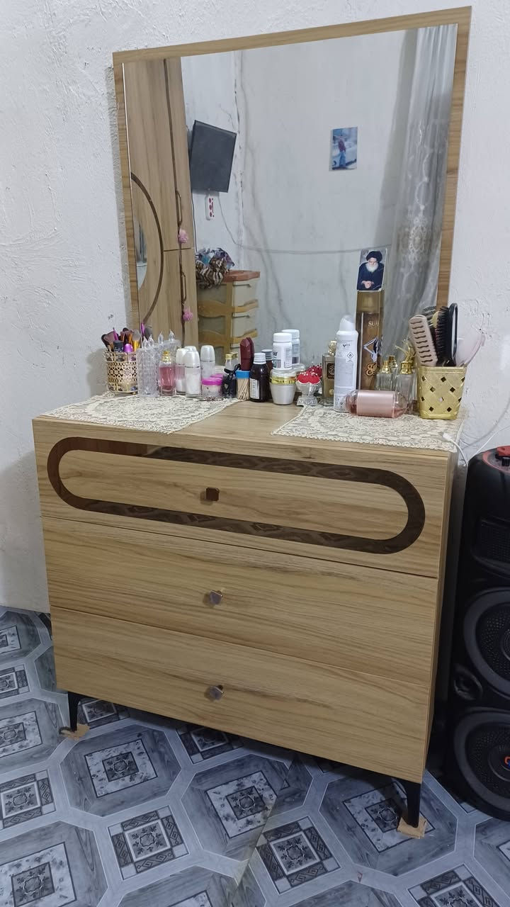 غرفه تركيه نضيفه مابيه شي صالي شهر من خذته سعر ٤٥٠ وبيه مجال شي بصيط رقم تلفون ***********

