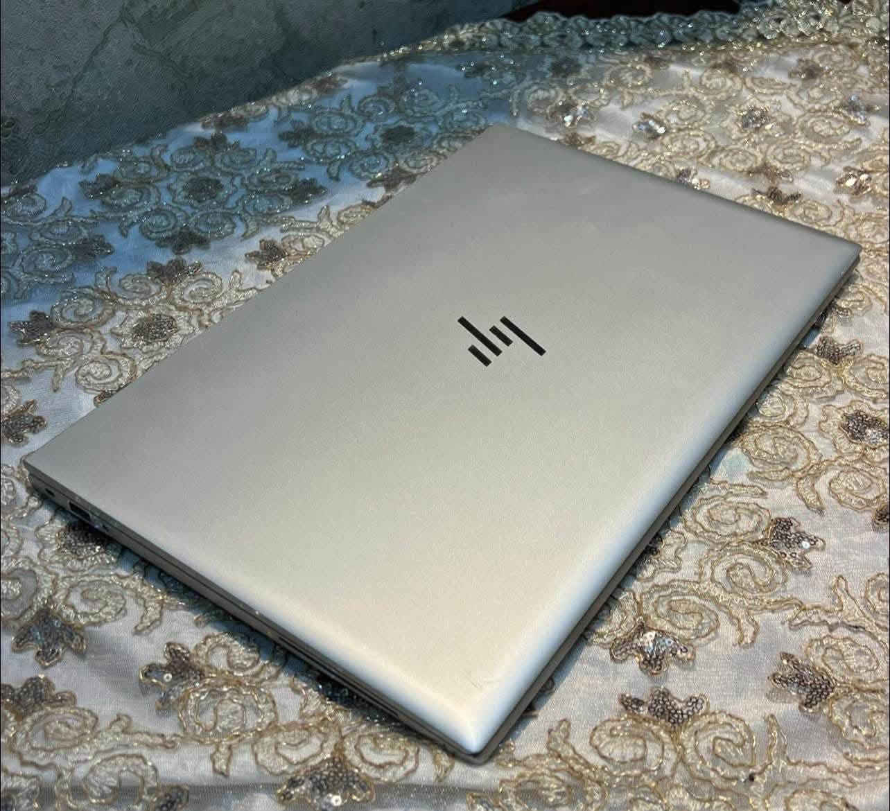 🔥 فرصة لا تعوض لاهتمام أصحاب الأداء والأناقة! HP EliteBook بحالة "الجديد حرفياً" وبسعر مكسّر السوق! 🔥
إذا كنت تبحث عن السرعة، الفخامة، والأمان الكامل في جهاز واحد.. طلبك صار موجود وجاهز! ✨
🚀 لماذا هذا الجهاز هو الخيار الأفضل لك؟
 ⚡ أداء قوي جداً: معالج Ryzen 3 5400U السريع، يعطيك أداءءً ينافس قوة الـ Core i5 (الجيل الحادي عشر).
 🖥️ شاشة مبهرة: مقاس 15.6 بوصة بدقة Full HD لتجربة مشاهدة مريحة وواضحة جداً.
 🗄️ سرعة فائقة: رام 8GB مع مساحة تخزين 256GB SSD يفتح الجهاز والبرامج بلمح البصر.
 🔒 حماية وأمان متكامل: بصمة وجه (IR) + بصمة إصبع سريعة + غالق كاميرا للخصوصية التامة.
 💻 النظام: Windows 11 الأصلي السلس والجاهز للاستخدام.
💎 حالة الجهاز: زيرووو (جديد حرفياً)، مفحوص بالكامل وخالٍ من أي عيوب، جاهز للاستخدام الفوري.
💰 السعر النهائي: 379 ألف دينار فقط! 🪄
(سعر معجزة مقارنة بالنظافة والمواصفات)
📦 الكمية محدودة جداً! للحجز أو الاستفسار، راسلني فوراً على واتساب: ***********
