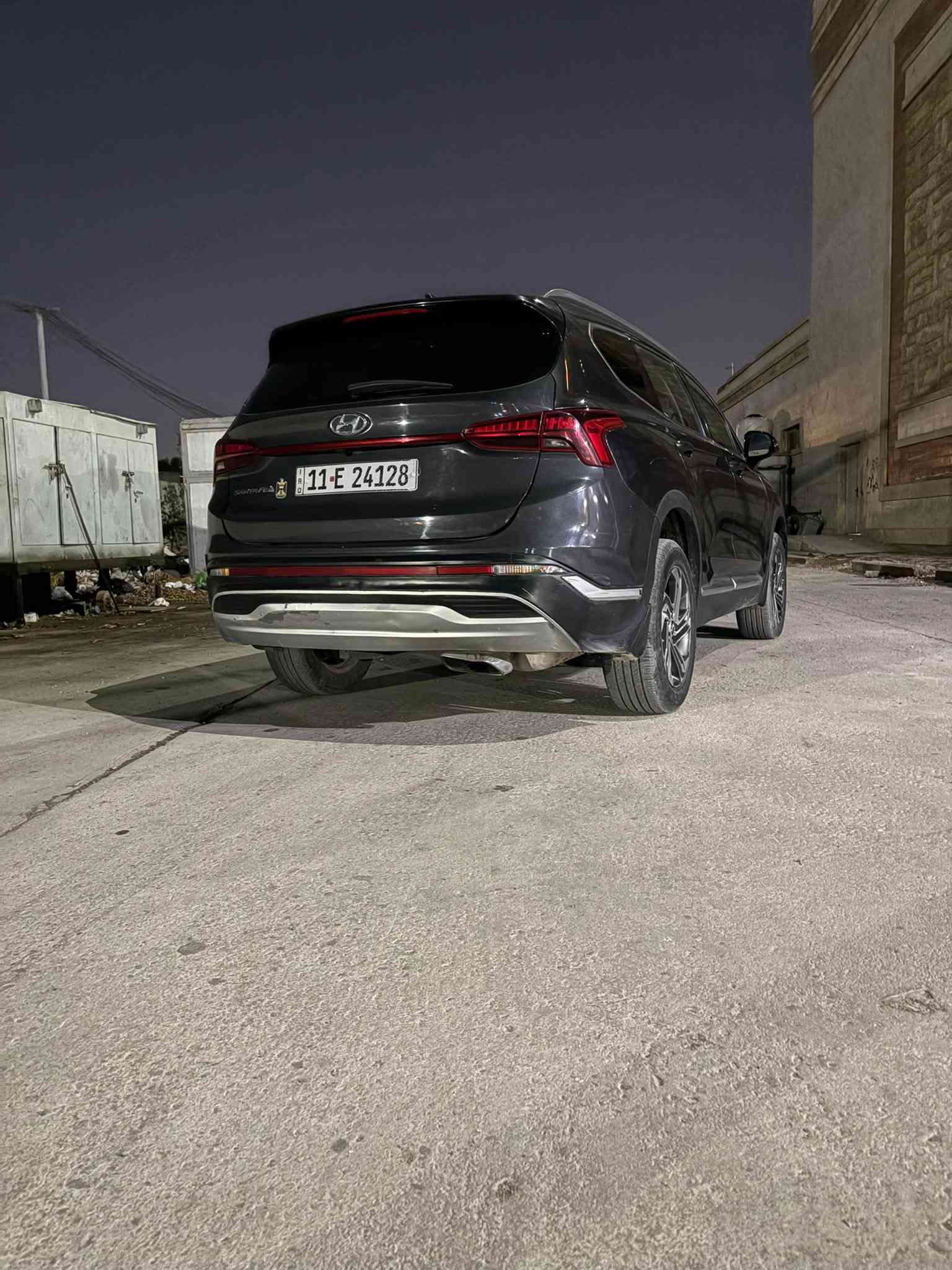 سياره سنتافيا للبيع سياه بيها قطعه صبغ من الخلف  فقط السياره نضيفه و مرتبه مكان بغداد شارع فلسطين ***********
