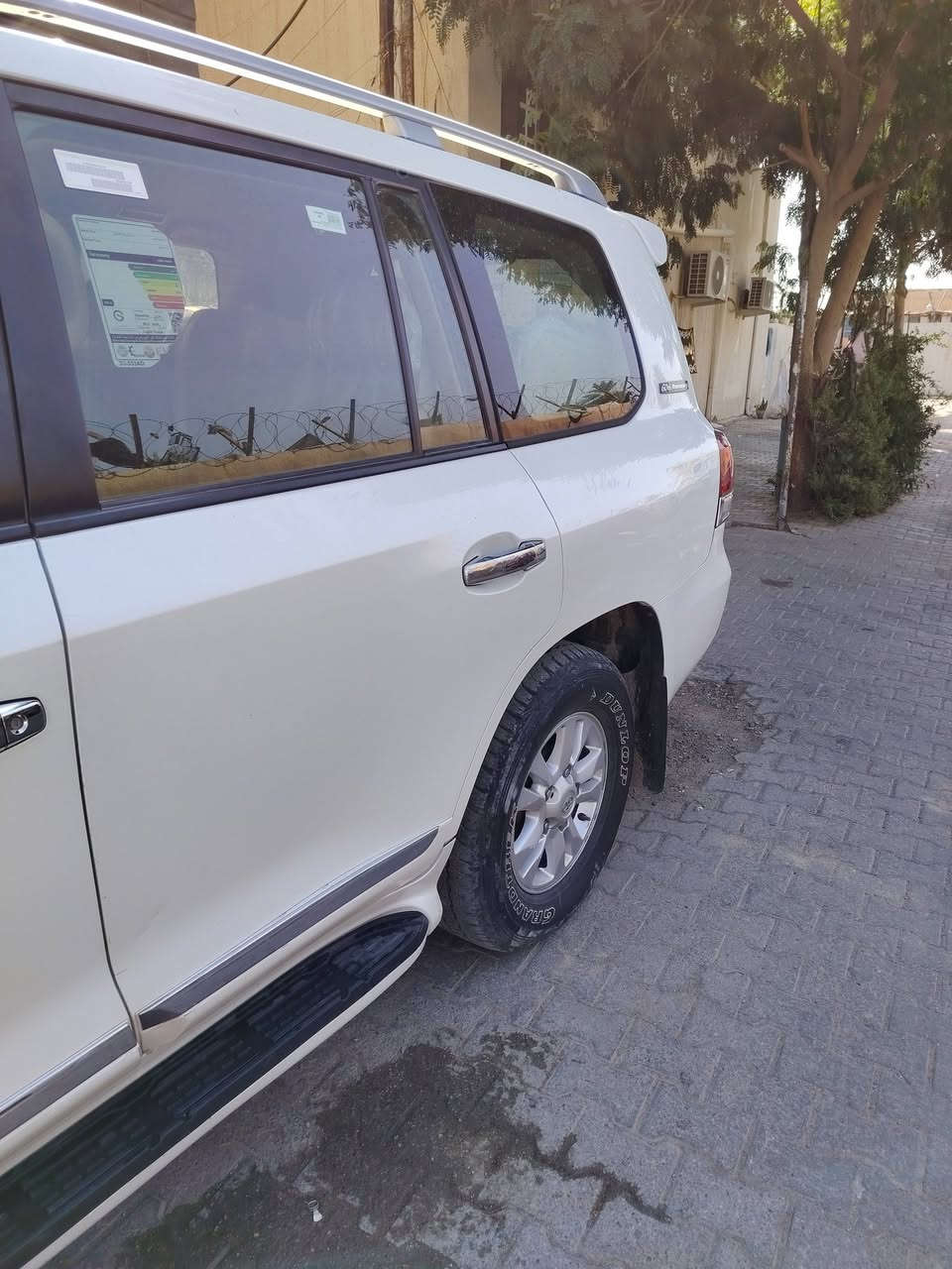 السلام عليكم
 للبيع أو مراوس لاندكروز GXR 2011 ستينية محرك ٦ المرغوب 
ماشية ١٧٢الف حقيقي
فول.. بصمة... فتحة... تحكمات بالاستيرن. إشارة بالمري... ثلاجة.. شاشة متطورة كبيرة...كامرتان أمامية تسجيل وخلفية ...كرسي كهرباء....والمهم ممحورة يعني محد يحاسب بالمرور أو المشتركات.. صبغ جاملغ والدعاميات للجمالية بسبب شخوط محرك كير مكفول تبريد ثلج السيارة جديدة و حلوة...نايلون أصلي المقاعد... إدامة دورية عند الحسام بلكات نوزلات فلاتر أصلي شركة 
بأسمي  تحويل ثاني يوم 
رقم بغداد إنكليزي الهزة لم تسقط
للاستفسار اكثر الاتصال السعر ٢٩٢
 واتساب ***********١ خلف جامع براثا@ الجميع
