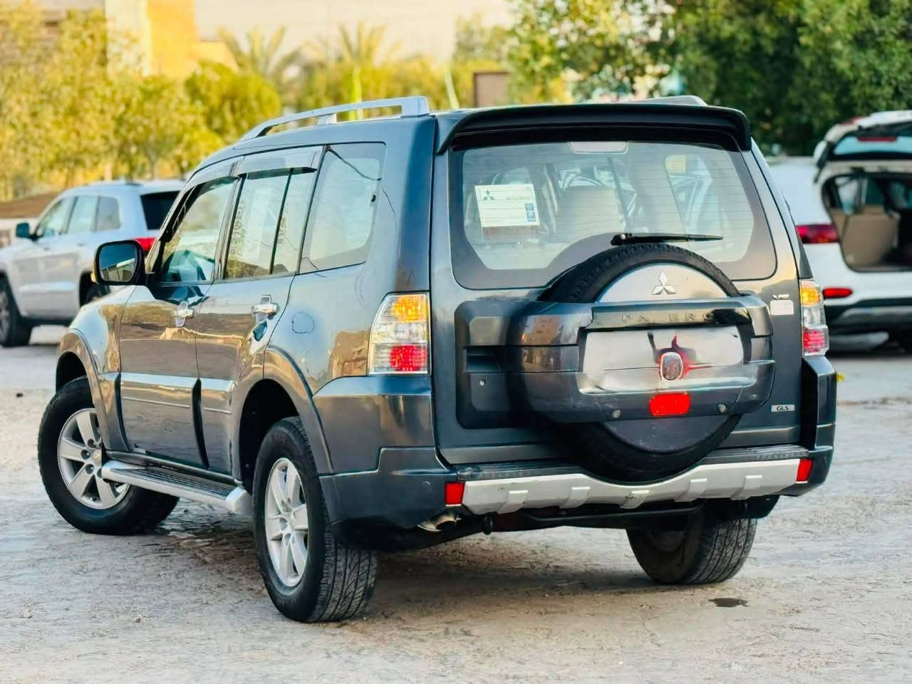سلام عليكم للبيع باجيرو حبتور  2008 رقم بغداد دولي
تحويل مباشر فول مواصفات أعلى فئة مواصفات فول واحد ع واحد  حجم 3000
مكفوله  مراوس أو بيع 
عله واضع الشركه معروفه خليجي السياره جديده مال جناي فورويل  كشنات جلد  كهربائي دتفئه تبريد  اشارة بل مري شفط تحكم ستيرن ثلاثا جها فتحه  تبريد ثلاث قطع حساسات خلفيه زاد ثلاجه تخم تاير كير مكينه حداديه خير من الله سياره جديده
سعر 115 وبيهه مجال 
***********
