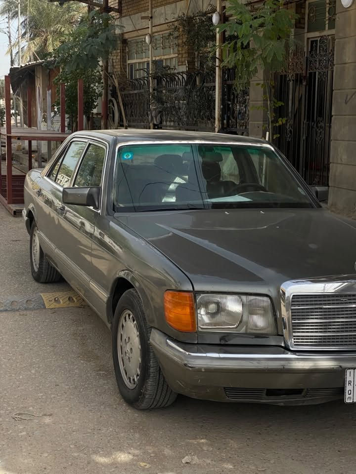 السلام عليكم مارسدس جامبو موديل 1988 نصبه حلوه السياره محور مكينه  ديلكو صوت قليل اول تشغيله 3 ثواني  منضومه بانزين تخم تاير باتري جديد  قواعد دبل سليمه رقم بغداد بسمي سنويه لل30بيع او مراوس حسب القناعه احدث وانطي فرق مكان السياره البصره 55 وبيه مجال *********** واتساب وخط
