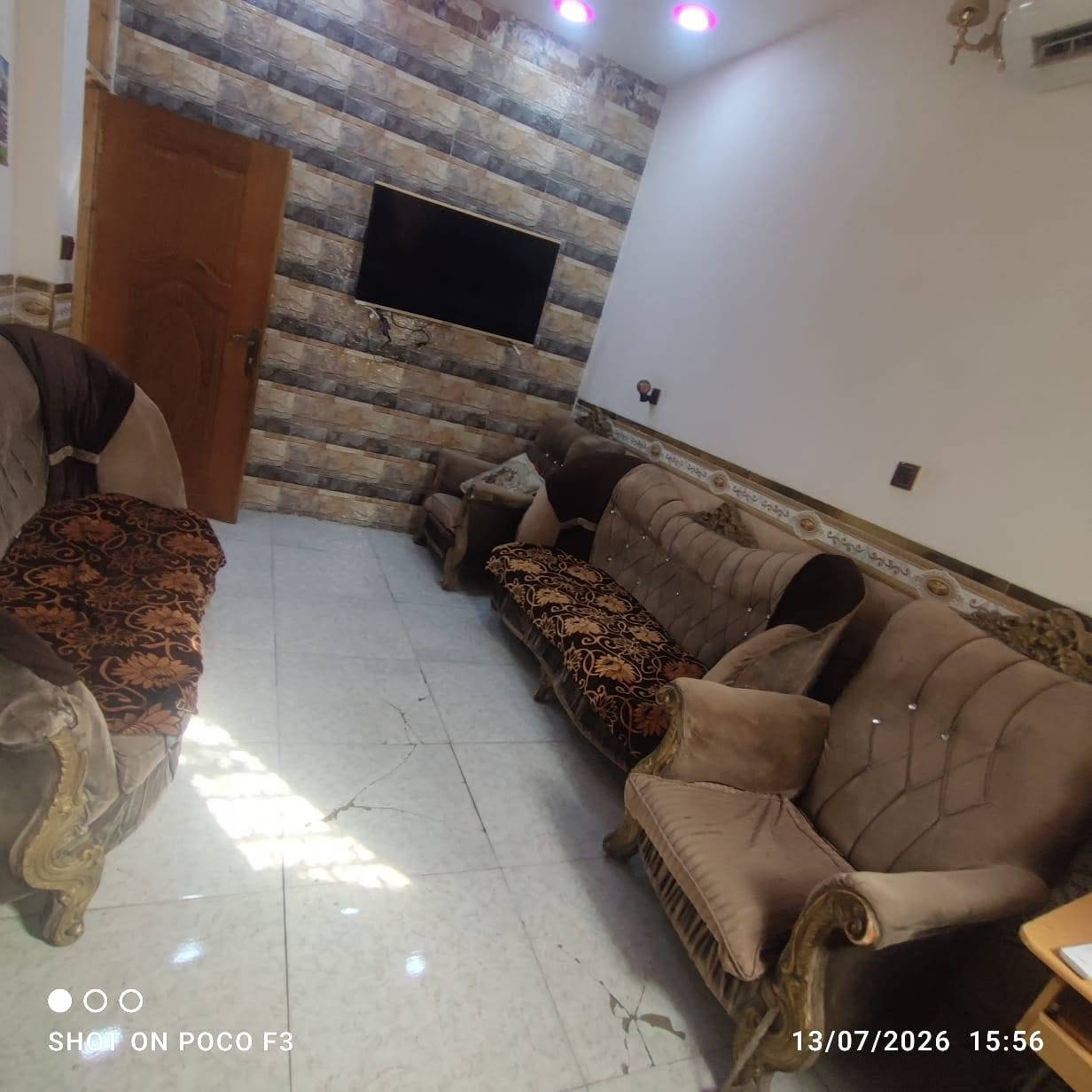 دار للبيع منطقه ابو درع مقابيل 79 السعر ٨٥ وبي مجال للاستفسار ***********

نص مكتوب في الصور:
- SHOT ON POCO F3 13/07/2026 15:56
- SHOT ON POCO F3 13/07/2026 15:57
- SHOT ON POCO F3 13/07/2026 15:58