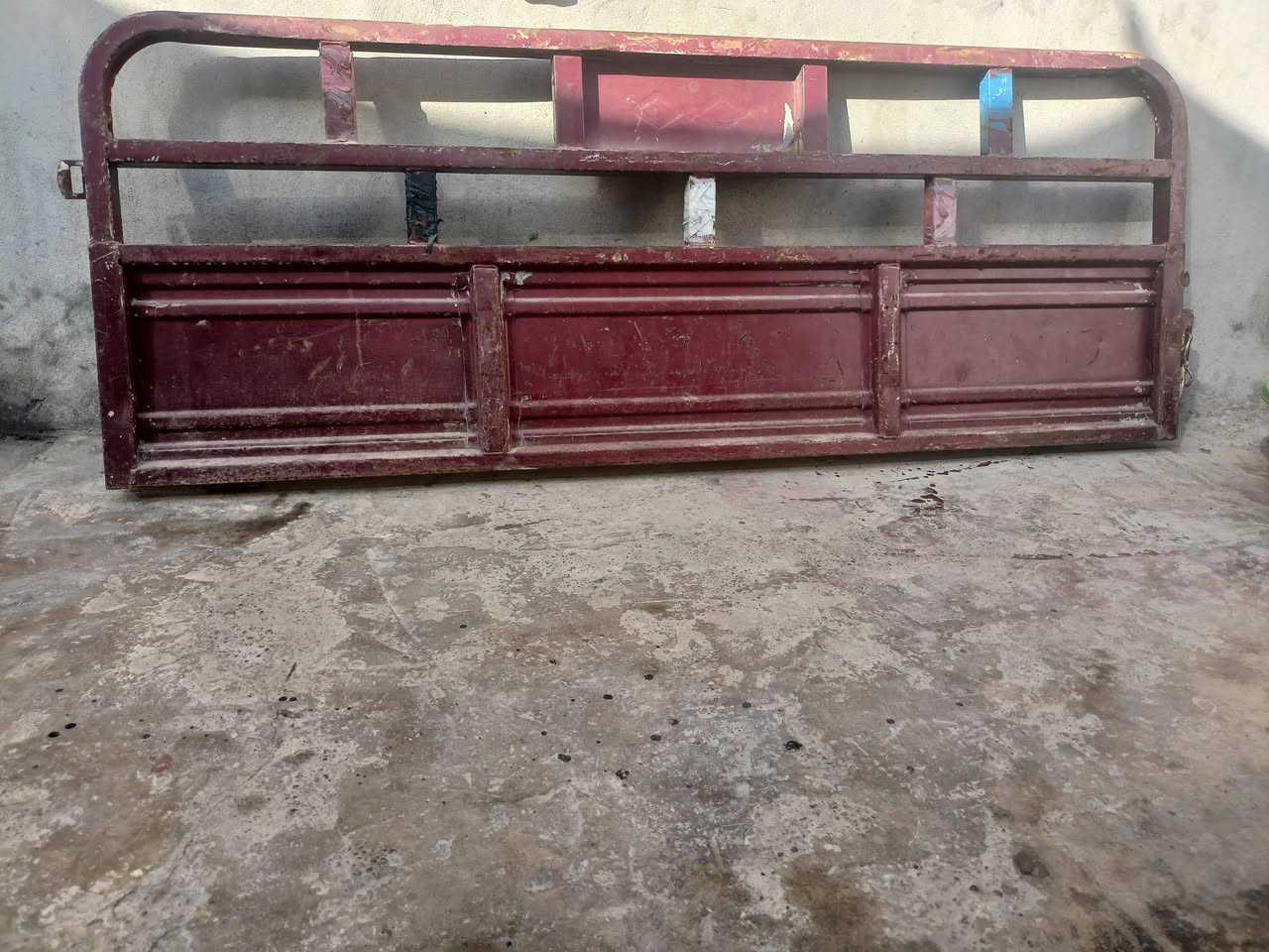 السلام عليكم باب صفحه قطره لحيم وصبغ مابي جديد قطعه وحده فقط ادفع بي سعر عجبني ابيعك مال جهة اليمين
