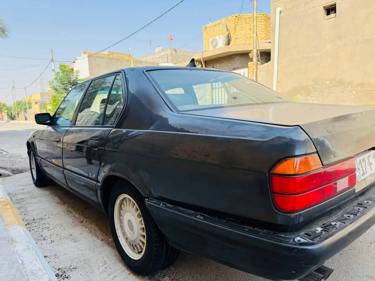 سلام عليكم خوان سياره للبيع بي ام مديل ٩٣ مكينه 8سلندر حجم سياره 730 سياره جاهزه مرتبه بيها جراد مثل ما واضح بصوره تبريد شغال تاير جديد باتري جديد غرفه حلوه تجي شوف نفس صوره واحله سياره باسمي تحويل مباشر سعرها ٤٤ ورقه بيها مجال قليل مكان سياره واسط نعمانيه 
***********
