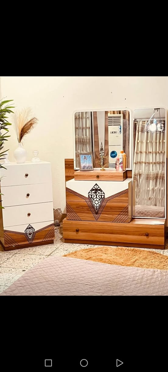 سلام عليكم غرفة 6 قطع للبيع سعر 350 وبيها مجال مكاني بغداد الثعالبة للتواصل ***********
