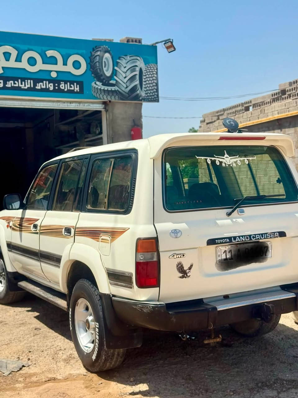 السلام عليكم للبيع لاند كروز VX-R موديل 92رقم انكليزي باسمي مكينه وكير مكفولات للاستفسار ***********
