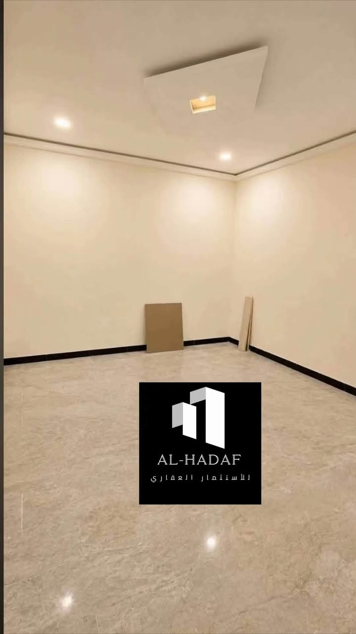 دار للبيع- بناء حديث درجه اولى
(المساحة: ٨٥ متر) الواجهه 4.25م والنزال 20م
(الموقع: حي البنوك مربع الكنيسه نافذ على سوق الميثاق 
يحتوي على:
-مدخلين
♦️الطابق الاول يحتوي:
-غرفة نوم
-استقبال
-مطبخ حار وبارد
-ممر
-ترك
-صحيات
 
♦️الطابق الثاني يحتوي:
-غرفتين نوم +صحيات عدد 2
مواصفات البيت 
-واجهة مرمر
-أرضيات مرمر
-سنة البناء 2026 غير مسكون

الشركة مجازة رسمياً من غرفة تجارة بغداد.
***********
