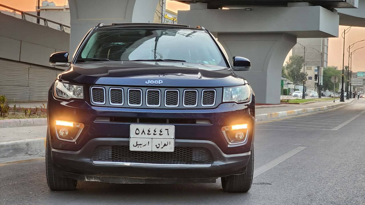 السلام عليكم للبيع جيب كومباس 2018 4x4 فول مواصفات limited ضررها جاملغ الخلفي الايسر بدون صبغ السيارة وبارد جدا بسيط في البنيد 
المواصفات
بصمة تشغيل
بصمة ابواب
فور ويل
تشغيل عن بعد
اوتو هولد
هند ابريك بصمة 
مانع انزلاق
شاشه كبيرة
تثبيت مسار
مثبت سرعة
تحكم ستيرن
كشنات جلد
كشنات تدفئة
كشن كهرباء
كاميرا خلفية
سستم سماعات beats
بعد بيها هواي مواصفات السعر 105 وبيها مجال مكانه بغداد قرب مرور التاجيات للأتصال ***********
