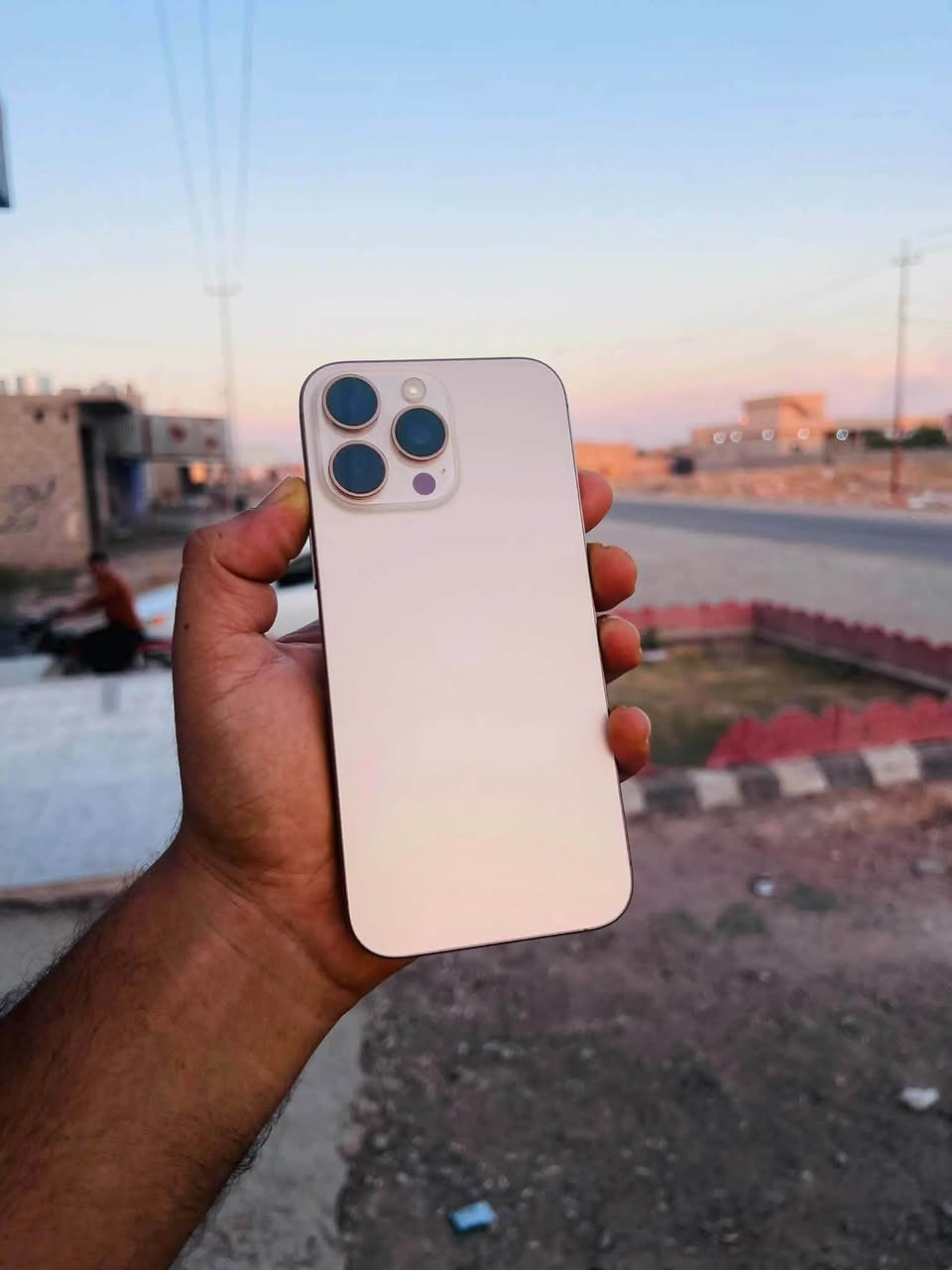آيفون ١٦ برو ماكس • ٢٥٦ • مقفل شركة