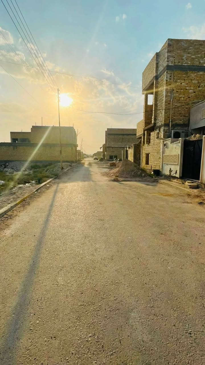 سلام عليكم قطعه كاع 100 متر واجه 6 ونزال 17 قرار محكمه سند 25  علا شارعين مجاري و ماي و كهرباء ونت ضوئي وموجوده مدرسه حكوميه كامله خدمات 
ترهم مراوس او بيع ***********

وسعر جدن رخيص خابرني واتساب و بخدمتك
