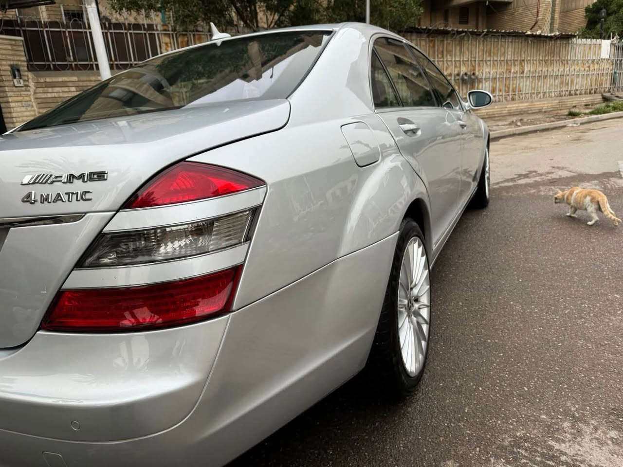 مارسيدس s 550 للبيع موديل ٢٠٠٦ : اصل amg 
لون سلفر مكينه 8 سلندر فول مواصفات باب طويل 
السياره جاهزه من كل النواحي
هي بيها كم قطعه كلير اني ابيع حزام
 السعر  17000$

نقطة عمياء
اربع ابواب شفط 
نظام تعليق هيدروليك 

اصل amg 

8 توين تيربو 🔥
خمس بردات 
گير سبع سرعات 
محدد سرعة 
خمس بردات 

***********

