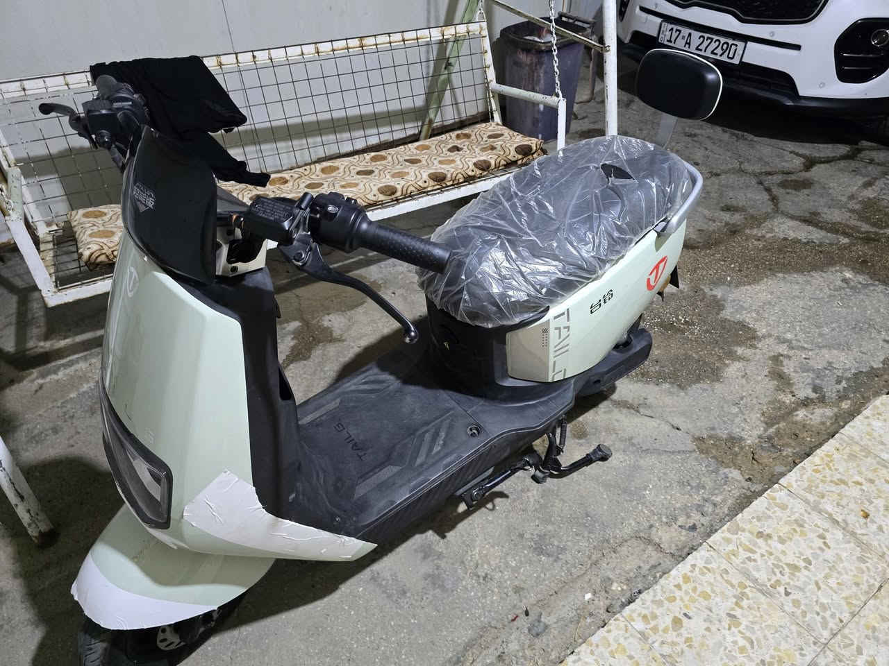 تاليج f39
ملف 1200
دبل اشارة/ ضوة عالي ناصي
6 باتريات جرافين
تقطع 55 كيلو بشحنه وحده
3 سرعات بسرعه توصل 60 كيلو بالساعة
بيهة ضمان 10اشهر بعد على الملف والعقل والبطاريات 
استخدام قليل شهرين بس 
ضربه خفيفه مصلحه بالماشه
سعر 725.000
 استفسار ***********
