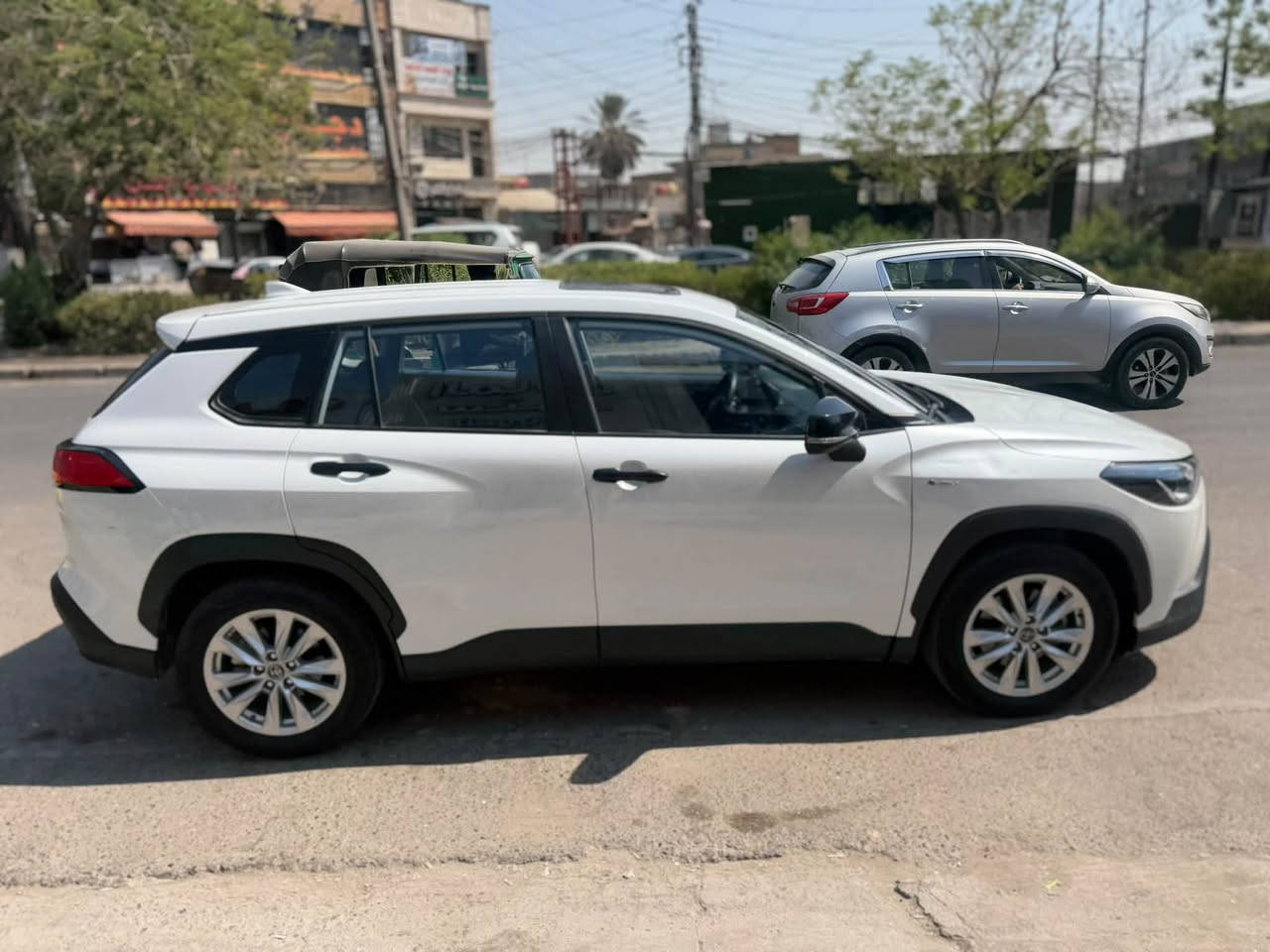 � للبيع Toyota Corolla Cross 2025 Hybrid
✨ الموديل: 2025
🔋 هايبرد
🛡️ مكفولة كفالة عامة
📍 الممشى: 38 ألف كم فقط

🔹 المواصفات:
• دخول وتشغيل بصمة
• فتحة سقف
• تبريد قطعتين
• مواصفات إضافية كثيرة

🔸 الحالة:
السيارة نظيفة، بيها شخوط بسيطة وجم رصعة بسيطة بالچاملغ فقط.

💰 السعر: 180$
🤝 يوجد مجال للتفاوض للجادين

📞 للاستفسار والاتصال:
***********

