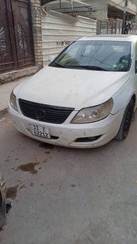 سياره للبيع بي واي دي f6 سياره نضيفه مصبوغا عام سياره جاهزه من كلشي بس...