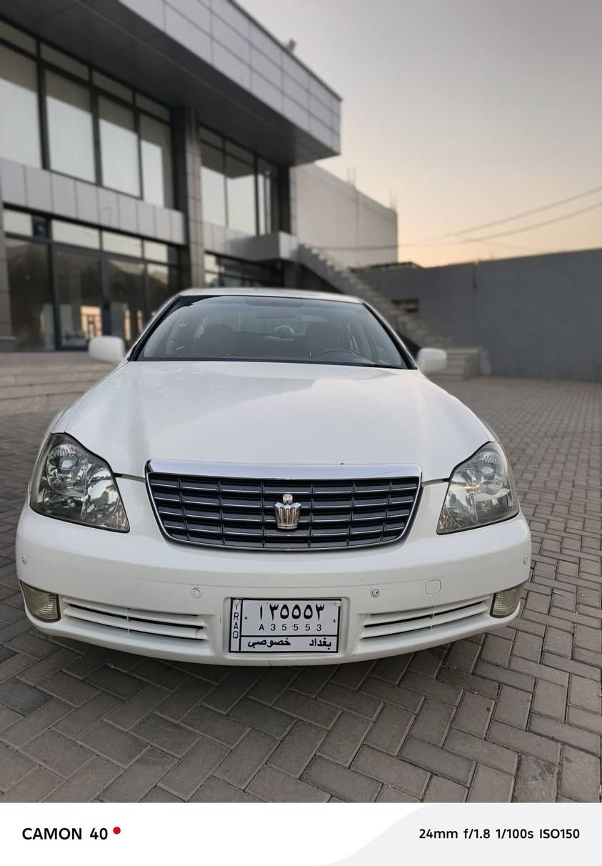 بەناوی خوا 
شـاهیـنە بـڕاوە 180 / 2006  سپی 
 بچووک بە گەورە شتی جوان 140 km هەقیقی ڕۆشتوە
دوو دوگمە 
کامێرە 
شاشە 
بلوتوس بیلادی 
کۆدی هەیە بەناوی خۆمەوەیە 
تەبرید سارد و گەرم 
تەقەو ڕەقە گێڕوو مەکینە 
سەقف و کەڤەرو دەعموو لێدراو هەمووی بەشەرت 
سەیارەی دەسی خۆمە و بێ مەسرەفە 
دەشبڵ و فۆرمیگا لۆکک درزیشی تیانیە 
سەقفی شووشەیە 
47 گەڵاو نیوو مەعمەله  
*********** 
شوێن... سەید سادق
