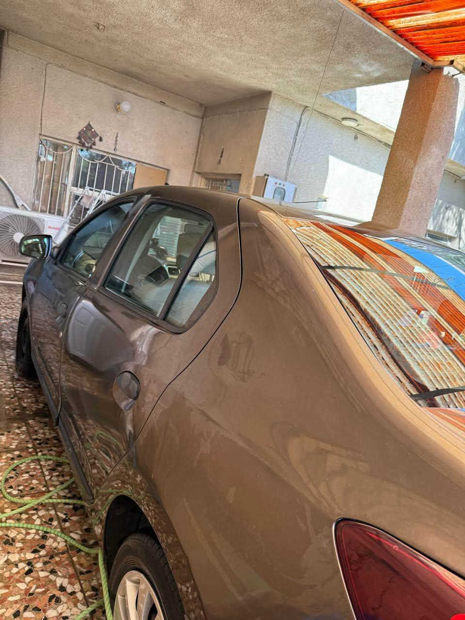 المواصفات الرئيسية:رينو سيمبل موديل ٢٠١٩
الموديل: 2019  
 الفئة (Trim): PE  
 محرك: 1.6 لتر، 4 سلندر، بنزين  
 ناقل الحركة: أوتوماتيك  
 الممشى: 130,000 كم  
 المواصفات: أوروبية  
 اللون: بني  
 فرش المقاعد: جلد  
 عدد المقاعد: 5 مقاعد  
 اللوحة: بغداد، خصوصي  
 الصبغ: قطعتين  

سيارة رينو سيمبل موديل 2019 بحالة ممتازة جداً، لون بني أنيق، جير أوتوماتيك، استعمال بنت وبحالة مرتبة ونظيفة. جاهزة للاستخدام وما تحتاج شي.  
📞 للإستفسار والتواصل:

يرجى الاتصال على الرقم: ***********

