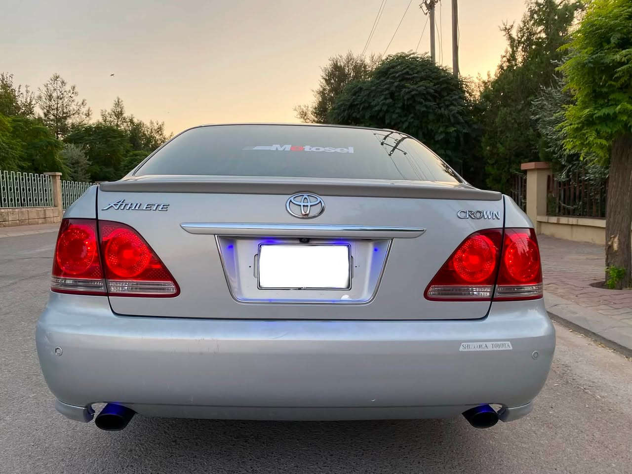 Toyota crown 2005
موس موس
١ پارچە بۆیاخی ئەوروپا 
کۆدی هەیە و بارکۆدی وەرگرتوە
مۆدێل ٢٠٠٥
گێڕ و مەکینە گەورە ١٨٢
سەیارەکە لۆک لۆکە 
بەدوای چاڵ و شوختا مەگەڕێ 
٣ دوگمەی
شاشە و کامێراو لایت ناوچەی کوێر و 
حاسەی پێش و دوا مەزبوت ئیشەکات 
مەجموعە سوکان لێکزس زۆر نەرم 
گێڕ و مەکینە و هەموو گیانی بەشەرت 
لە دەعامی بۆ دەعامی بەشەرت هەر چرکەو ٣٠٠ دۆلار ببڕە
نرخ 62 معامەلە
***********
